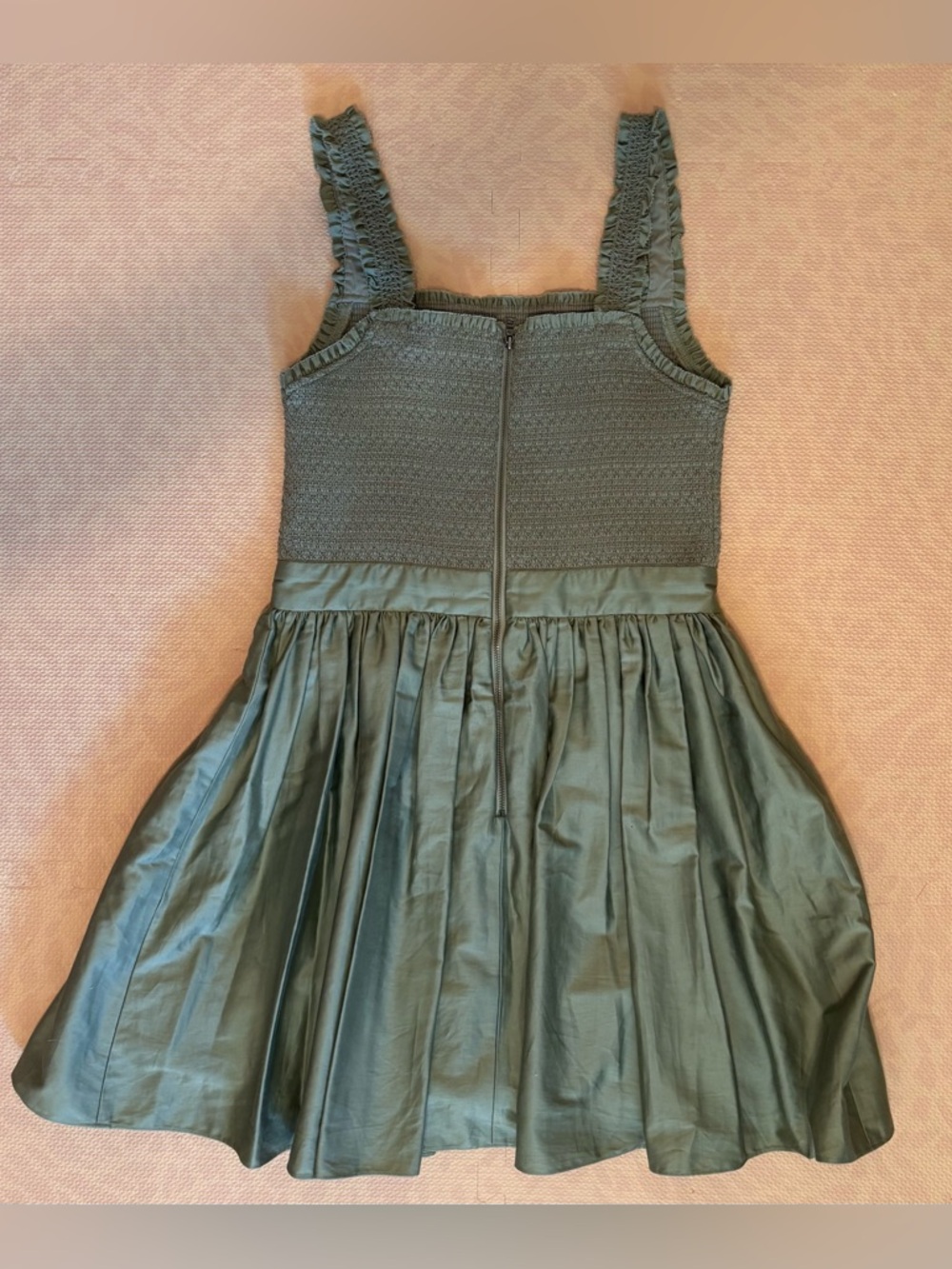 Alice + Olivia Women's Size 8
Barrett Smocked Fit
And Flare Sage Summer Dress - Picture 8 of 9